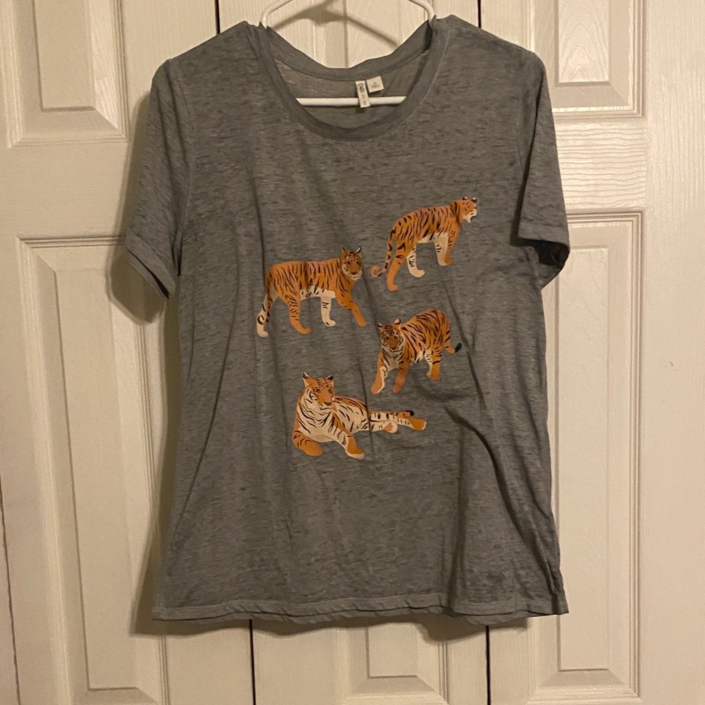 Cato Heather Gray Tee with Tiger Graphics